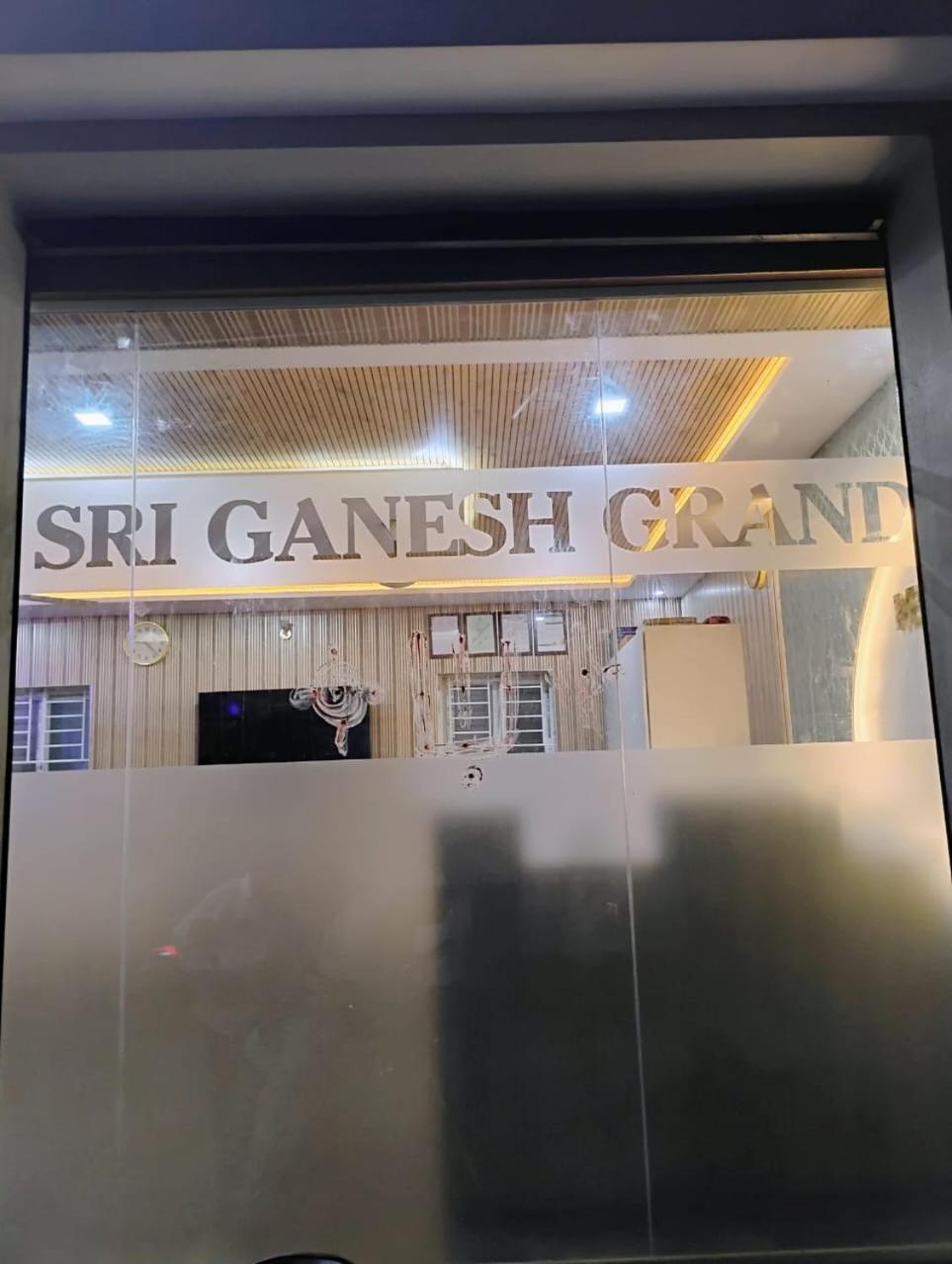Sri Ganesh Grand Hotel Tirupati Buitenkant foto